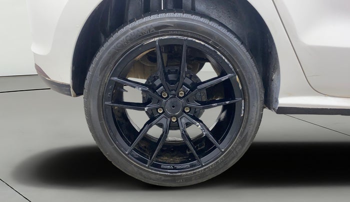 2016 Volkswagen Polo COMFORTLINE 1.2L, Petrol, Manual, 1,00,255 km, Right Rear Wheel