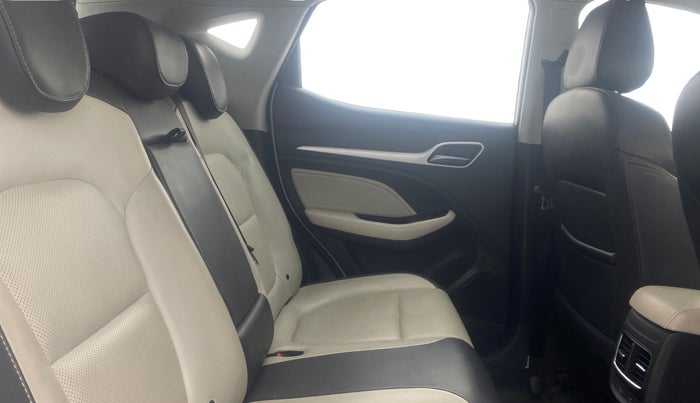 2022 MG ASTOR SHARP 1.5 MT, Petrol, Manual, 25,023 km, Right Side Rear Door Cabin