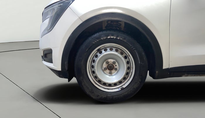 2023 Mahindra XUV700 MX P MT 5 STR, Petrol, Manual, 55,482 km, Left Front Wheel