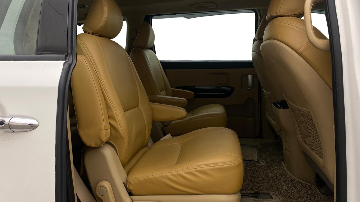 2020 KIA CARNIVAL PRESTIGE 2.2 7 STR, Diesel, Automatic, 1,21,694 km, Right Side Rear Door Cabin