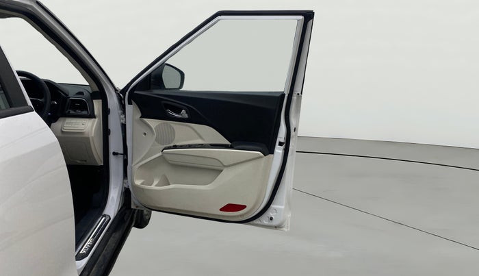 2024 Mahindra XUV 3XO AX5 1.2 L TCMPFi, Petrol, Manual, 5,026 km, RHS Front Door