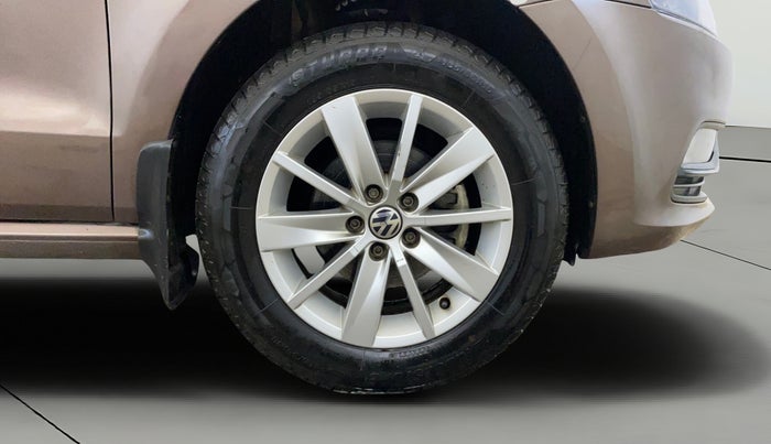 2017 Volkswagen Polo HIGHLINE1.2L, Petrol, Manual, 42,978 km, Right Front Wheel