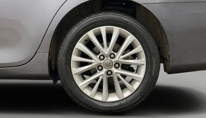 2016 Toyota Camry HYBRID, Hybrid, Automatic, 81,217 km, Left Rear Wheel