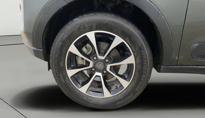 2020 Tata NEXON XZA PLUS (O) PETROL, Petrol, Automatic, 82,912 km, Left Front Wheel