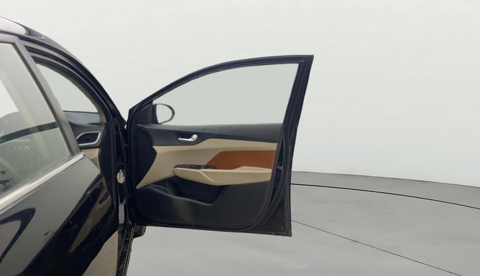 2017 Hyundai Verna 1.6 CRDI SX + AT, Diesel, Automatic, 1,14,826 km, RHS Front Door