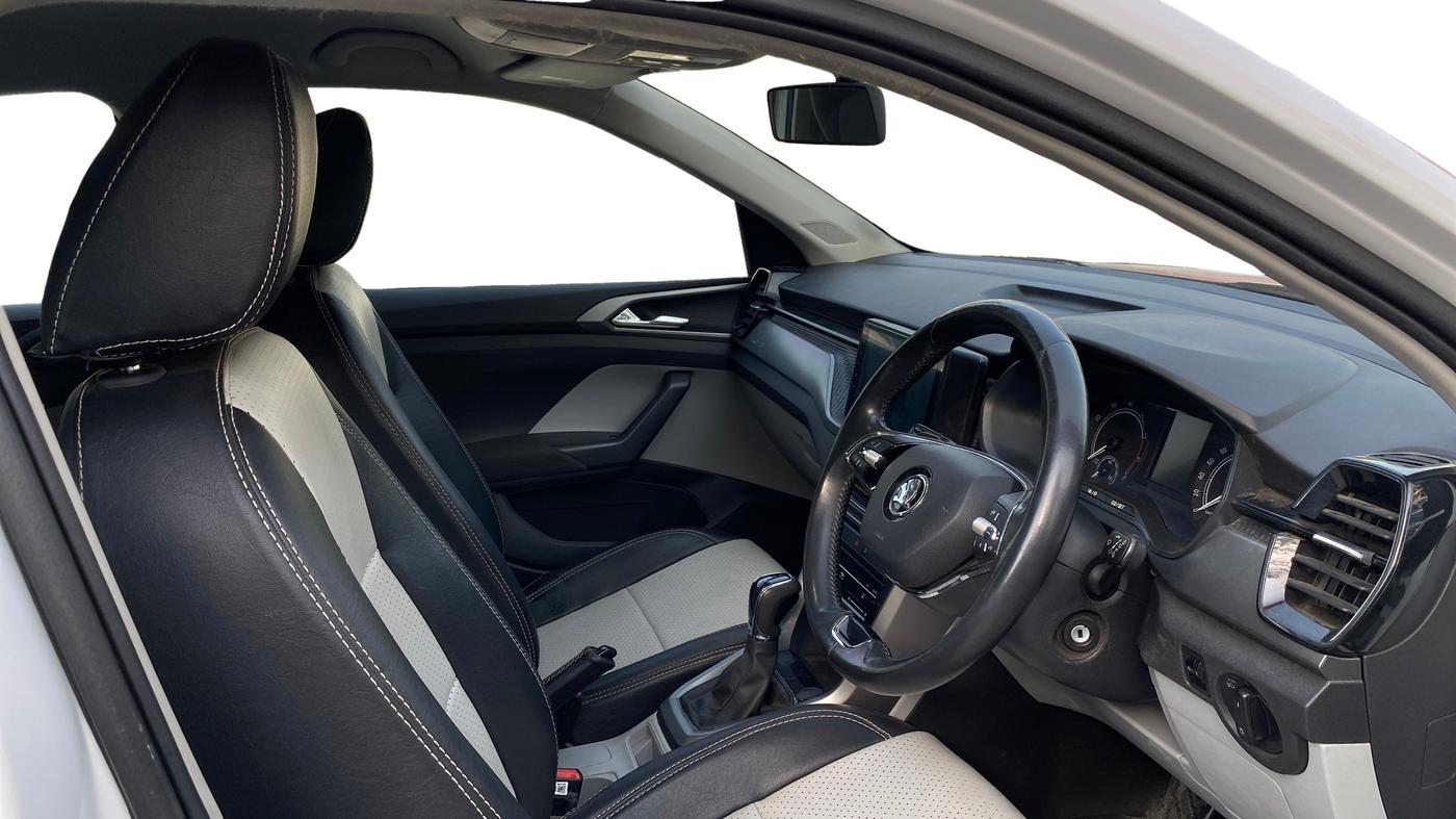 2022 Skoda KUSHAQ AMBITION 1.0L TSI AT, Petrol, Automatic, 72,030 km, Right Side Front Door Cabin