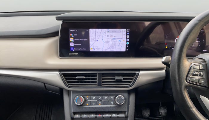 2022 Mahindra XUV700 AX 5 P MT 5 STR, Petrol, Manual, 69,318 km, Air Conditioner