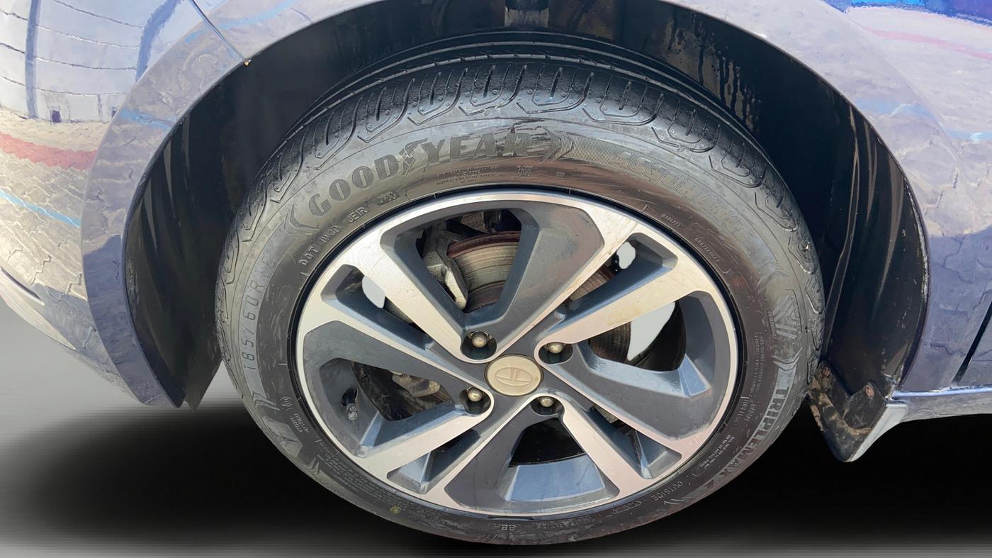 2022 Tata ALTROZ XZA PLUS, Petrol, Automatic, 24,271 km, Left Front Wheel