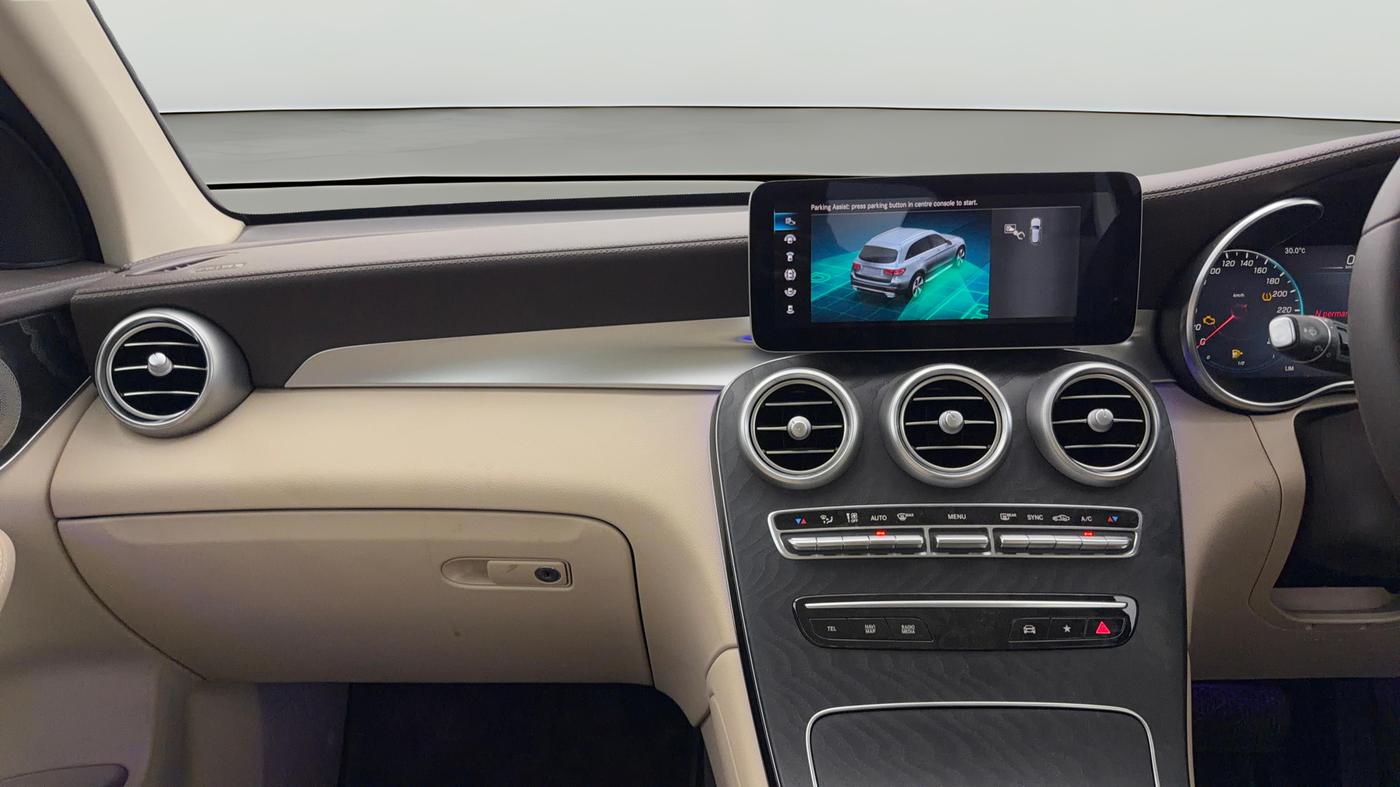 2022 Mercedes Benz GLC CLASS 200 Progressive, Petrol, Automatic, 17,116 km, Air Conditioner