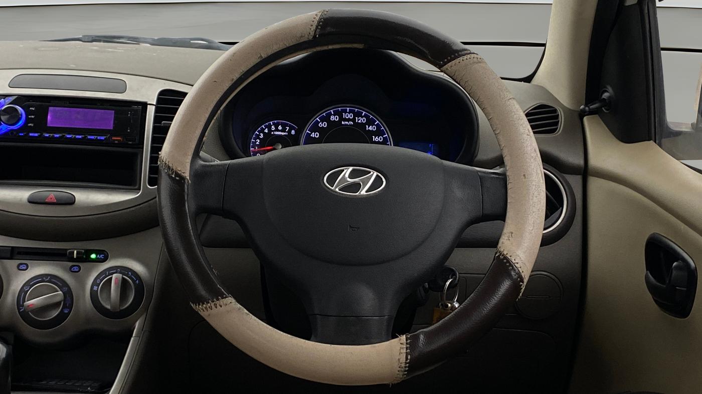 2015 Hyundai i10 MAGNA 1.1, Petrol, Manual, 33,415 km, Steering Wheel Close Up