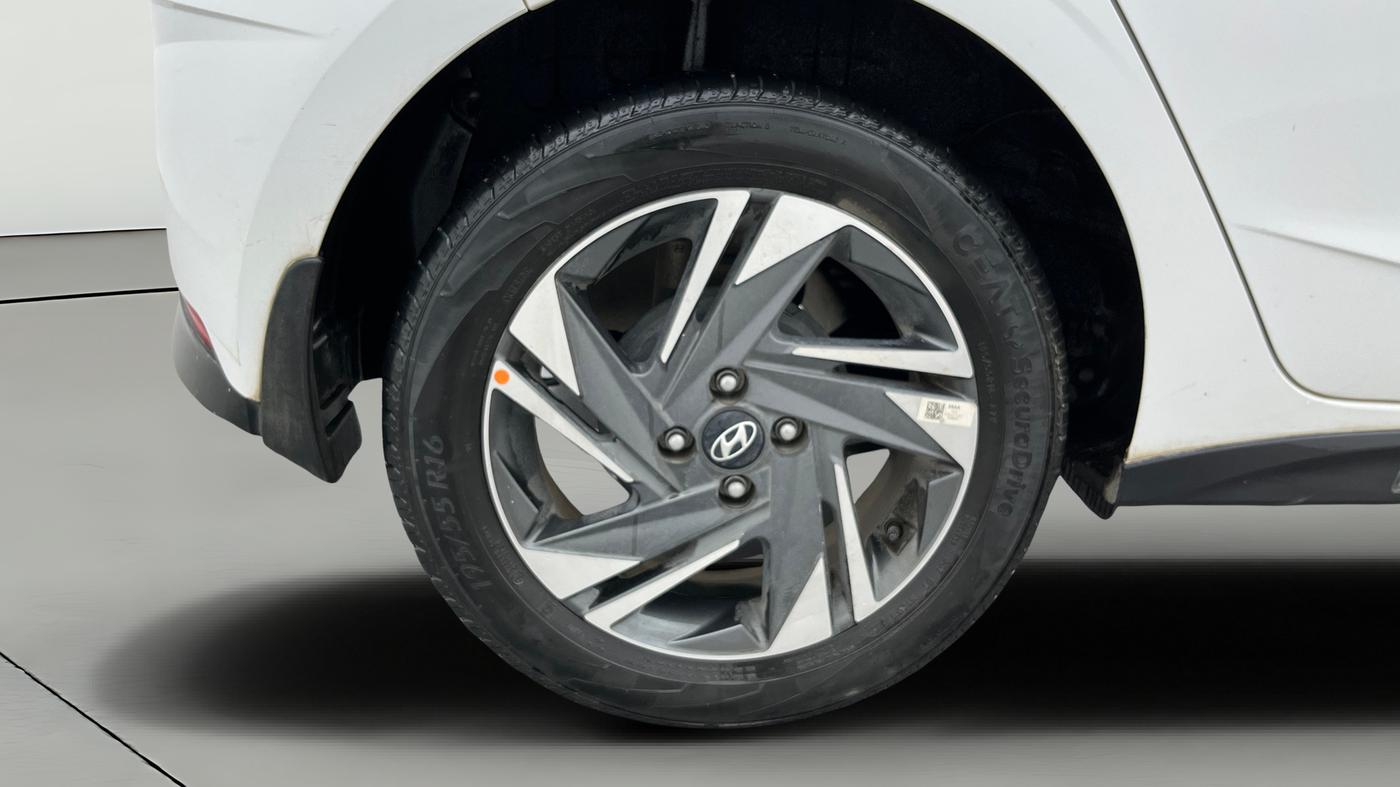 2022 Hyundai NEW I20 ASTA (O) 1.2 MT DUAL TONE, Petrol, Manual, 10,336 km, Right Rear Wheel