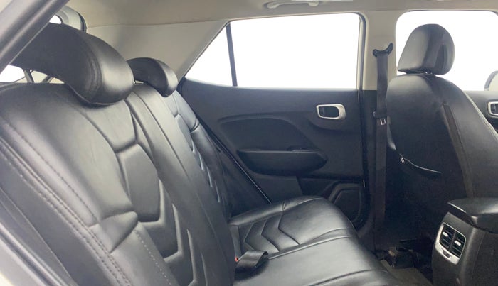 2019 Hyundai VENUE SX PLUS 1.0 TURBO DCT, Petrol, Automatic, 39,728 km, Right Side Rear Door Cabin