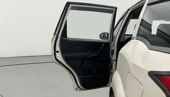 2020 Mahindra XUV500 W5, Diesel, Manual, 56,961 km, LHS Rear Door