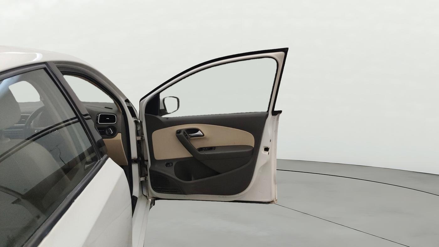 2015 Volkswagen Vento HIGHLINE PETROL AT, Petrol, Automatic, 60,126 km, RHS Front Door