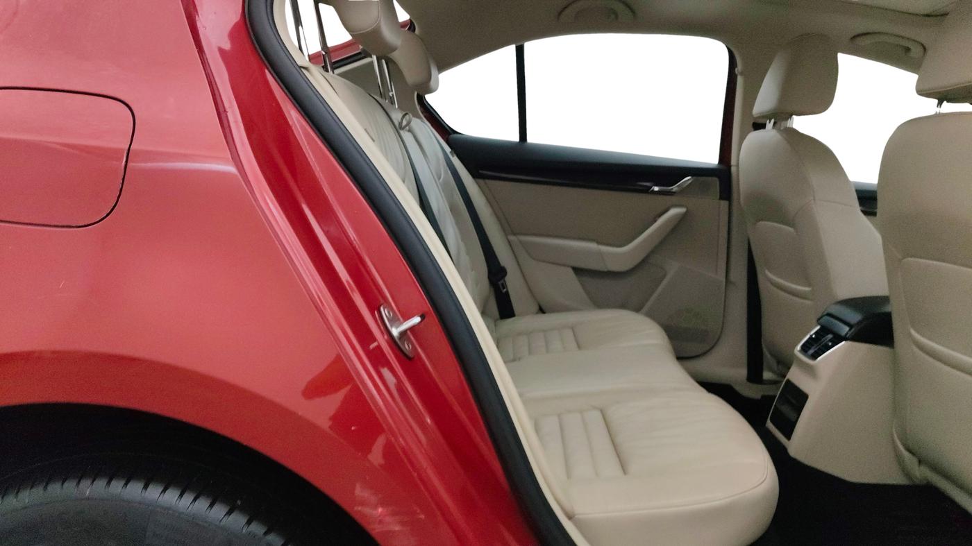2017 Skoda Octavia STYLE PLUS AT 1.8 TSI, Petrol, Automatic, 1,16,191 km, Right Side Rear Door Cabin