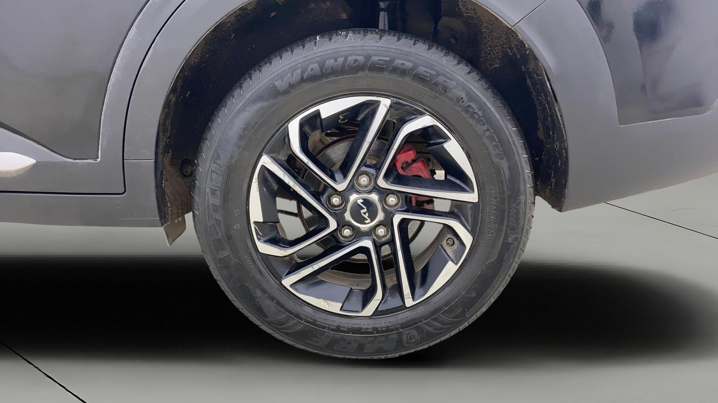 2022 KIA CARENS LUXURY PLUS 1.5 DIESEL AT 6 STR, Diesel, Automatic, 74,209 km, Left Rear Wheel