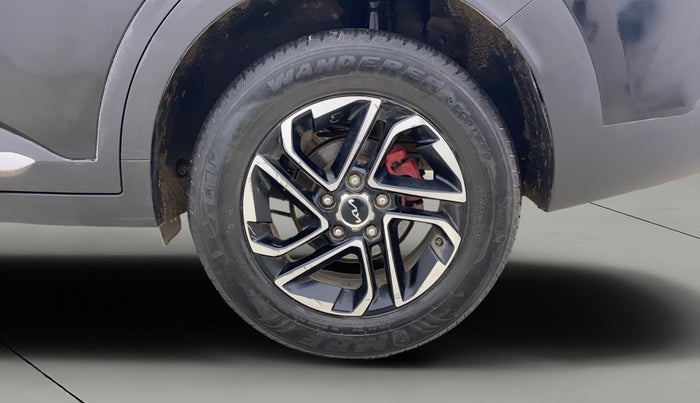 2022 KIA CARENS LUXURY PLUS 1.5 DIESEL AT 6 STR, Diesel, Automatic, 72,078 km, Left Rear Wheel