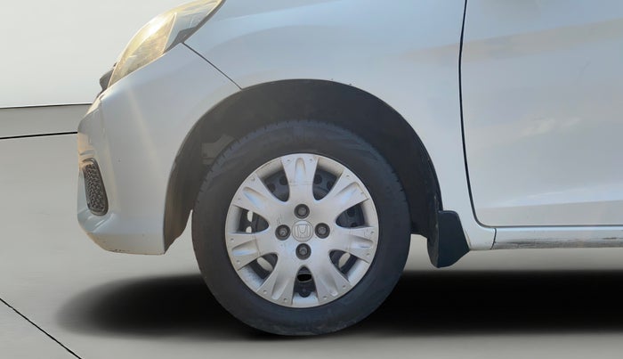 2016 Honda Amaze 1.2L I-VTEC SX, CNG, Manual, 1,08,799 km, Left Front Wheel