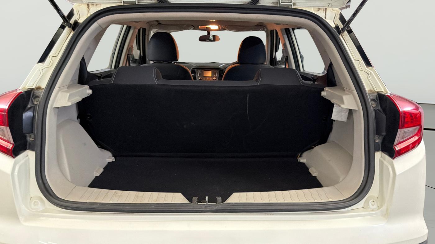 2023 Mahindra XUV300 W6 1.2 PETROL, Petrol, Manual, 31,244 km, Boot Open Zoomed View