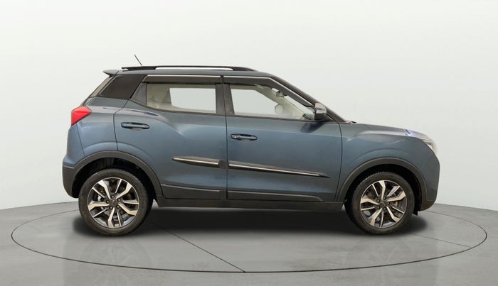 2022 Mahindra XUV300 W8 (O) 1.2 PETROL AMT, Petrol, Automatic, 47,445 km, Right Side View