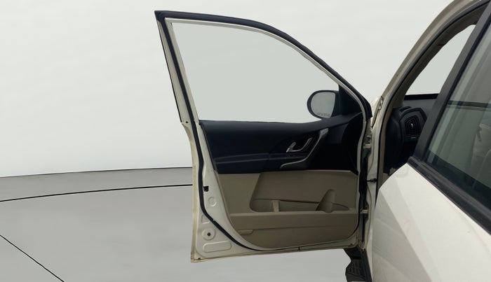 2017 Mahindra XUV500 W6 AT 1.99, Diesel, Automatic, 64,287 km, LHS Front Door