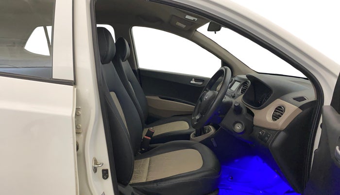 2017 Hyundai Grand i10 SPORTZ 1.2 KAPPA VTVT, CNG, Manual, 98,385 km, Right Side Front Door Cabin