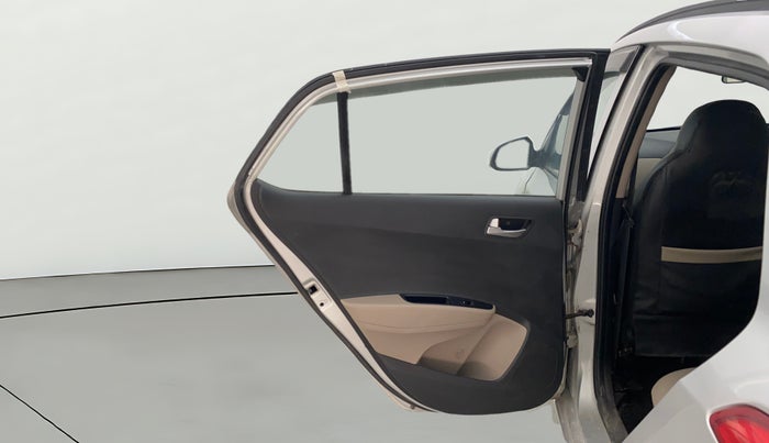 2015 Hyundai Grand i10 ASTA (O) 1.2 KAPPA VTVT, Petrol, Manual, 1,09,122 km, LHS Rear Door