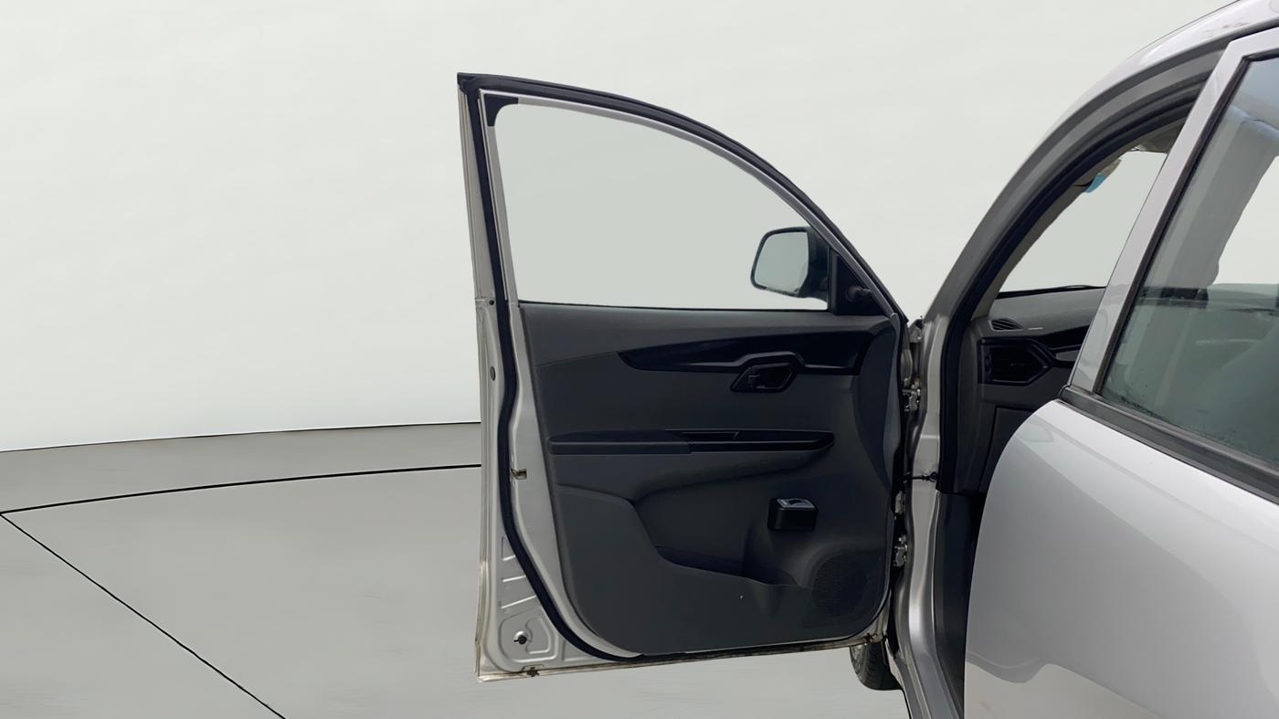 2020 Mahindra KUV 100 NXT K2+ P 6 STR, Petrol, Manual, 25,706 km, LHS Front Door