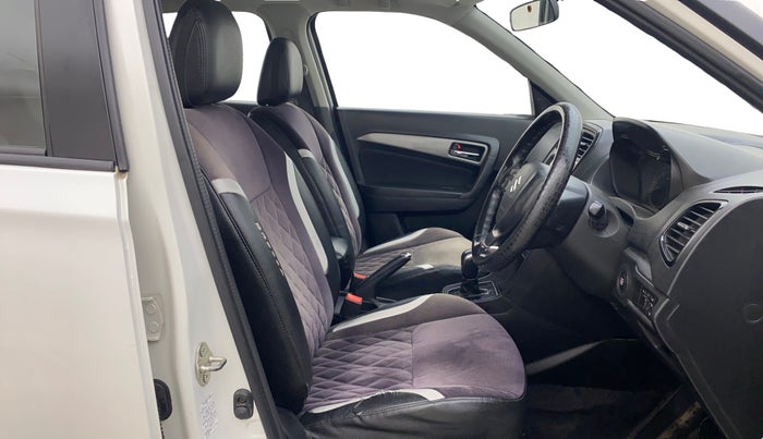 2019 Maruti Vitara Brezza ZDI PLUS AMT, Diesel, Automatic, 1,08,164 km, Right Side Front Door Cabin