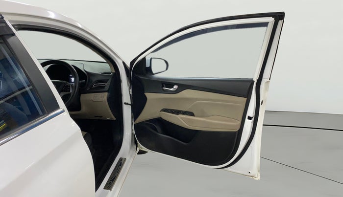 2022 Hyundai Verna SX (O)1.5 VTVT, Petrol, Manual, 45,558 km, RHS Front Door