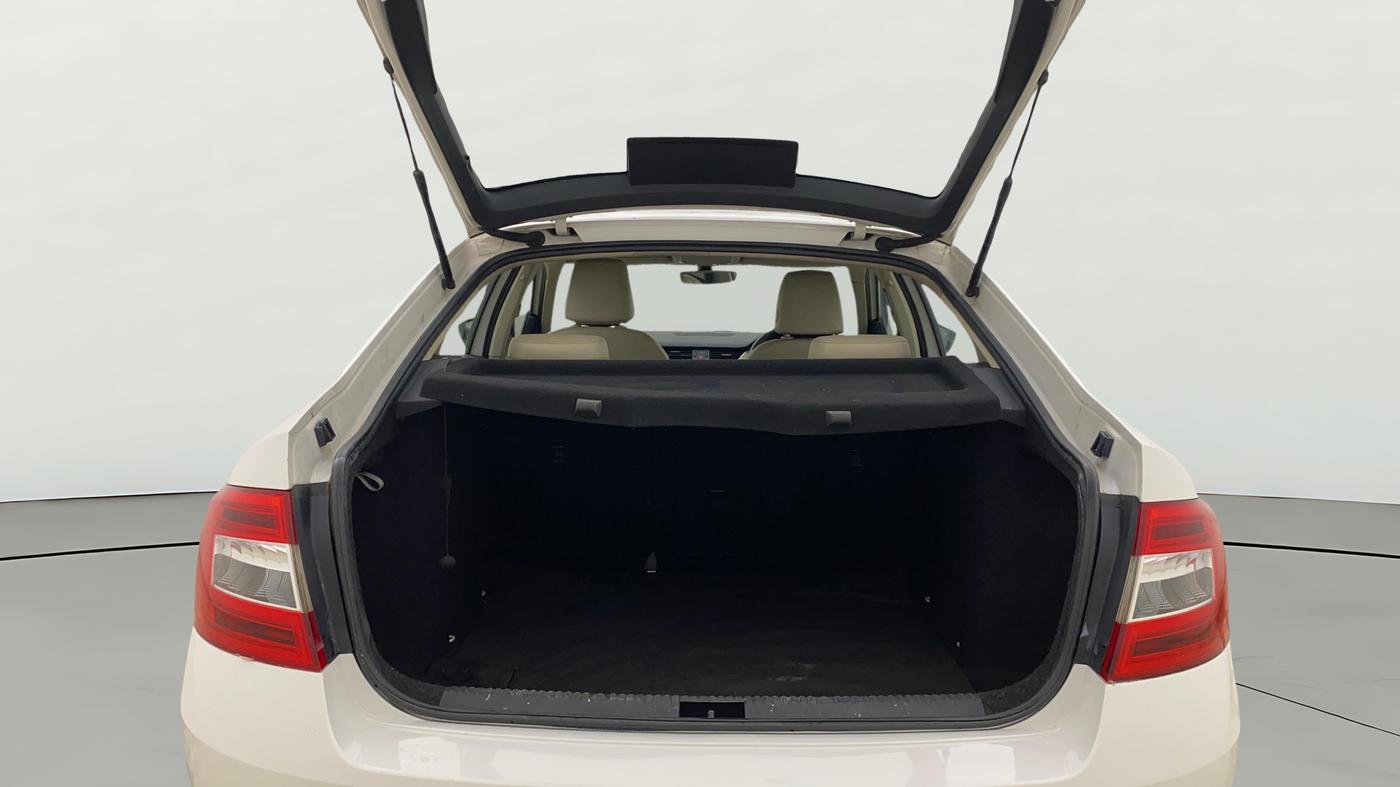 2017 Skoda Octavia AMBITION PLUS AT 1.8 TSI, Petrol, Automatic, 64,017 km, Boot Open Zoomed View