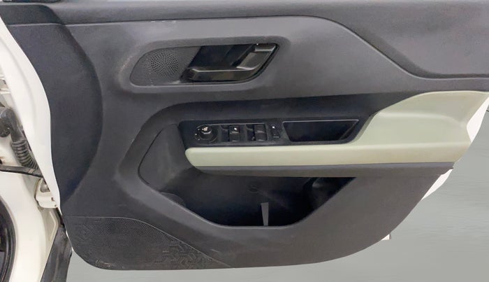 2022 Tata PUNCH ADVENTURE MT, Petrol, Manual, 57,216 km, Driver Side Door Panels Control