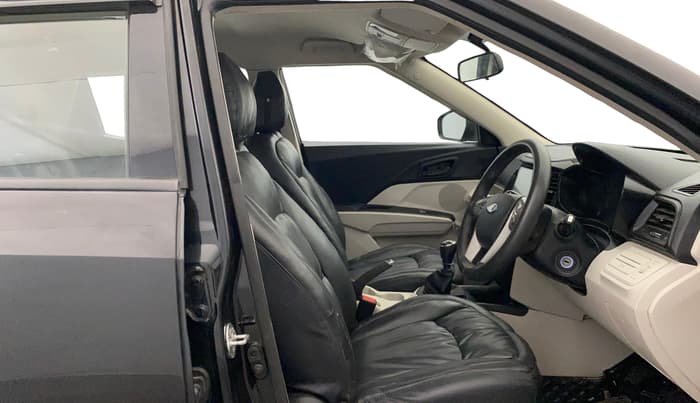 2021 Mahindra XUV300 W4 1.2 PETROL, Petrol, Manual, 31,717 km, Right Side Front Door Cabin