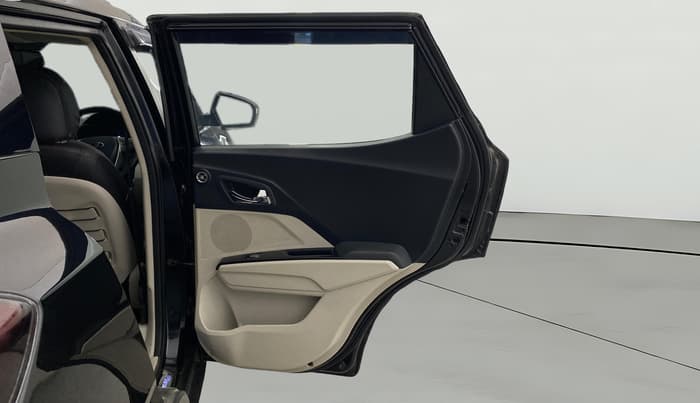 2019 Mahindra XUV300 W8 (O) 1.2 PETROL, Petrol, Manual, 82,849 km, RHS Rear Door