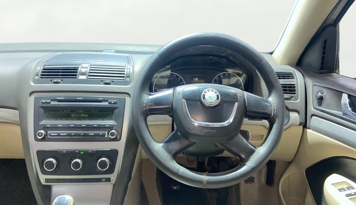 2013 Skoda Laura AMBIENTE 1.9 TDI MT, Diesel, Manual, 1,12,025 km, Steering Wheel Close Up