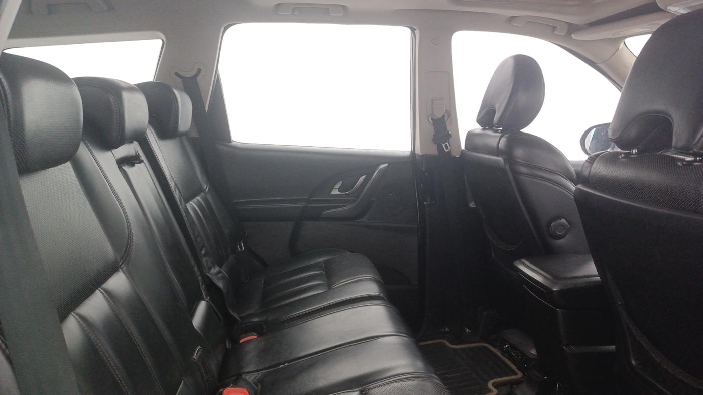 2017 Mahindra XUV500 W10, Diesel, Manual, 82,167 km, Right Side Rear Door Cabin