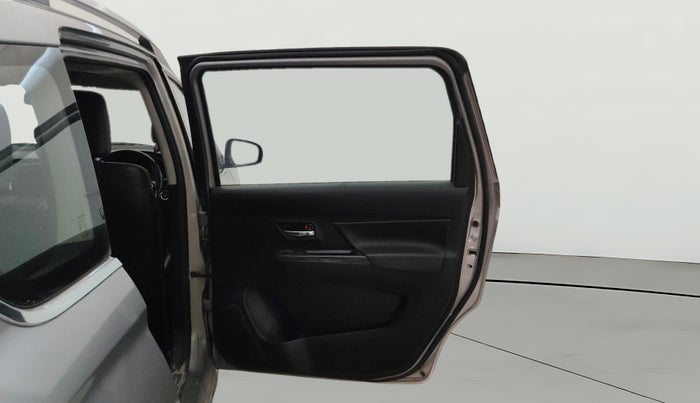 2019 Maruti XL6 ALPHA AT, Petrol, Automatic, 1,28,249 km, RHS Rear Door