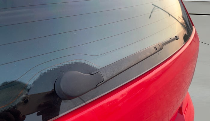 2018 Volkswagen Polo HIGHLINE PLUS 1.0 16 ALLOY, Petrol, Manual, 1,11,152 km, Rear Wiper