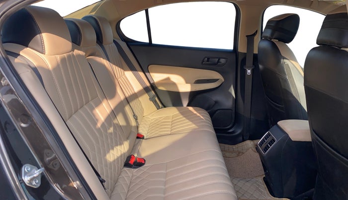 2022 Honda City 1.5L I-VTEC V MT 5TH GEN, Petrol, Manual, 55,349 km, Right Side Rear Door Cabin