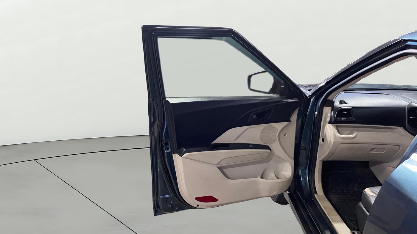 2022 Mahindra XUV300 W6 1.5 DIESEL AMT, Diesel, Automatic, 91,756 km, LHS Front Door
