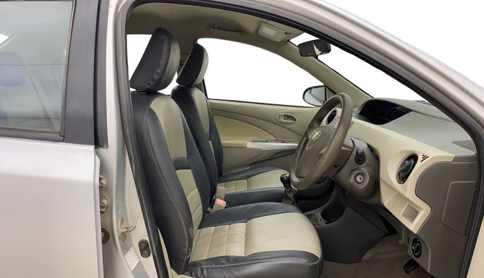 2013 Toyota Etios G, Petrol, Manual, 1,16,531 km, Right Side Front Door Cabin