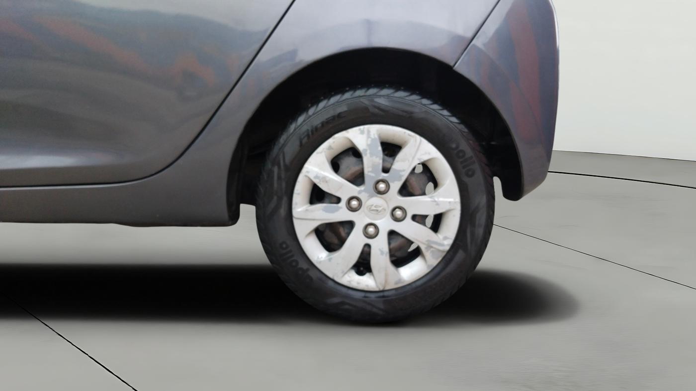 2017 Hyundai Eon MAGNA +, Petrol, Manual, 33,993 km, Left Rear Wheel