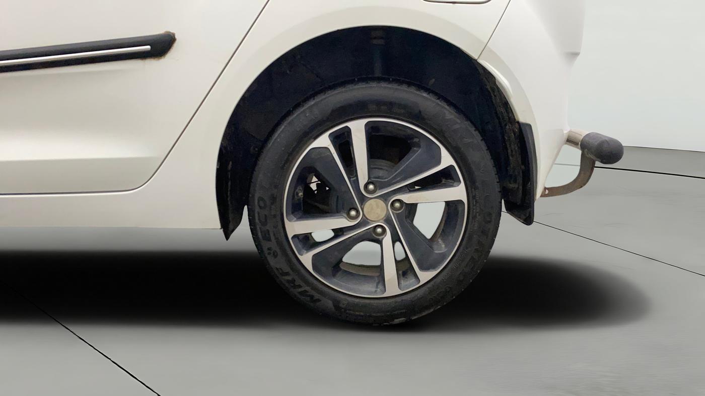 2023 Tata ALTROZ XZ PLUS PETROL, Petrol, Manual, 27,059 km, Left Rear Wheel