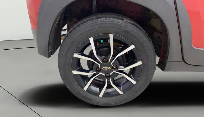 2017 Mahindra KUV 100 NXT K8 P 6 STR DUAL TONE, Petrol, Manual, 40,703 km, Right Rear Wheel