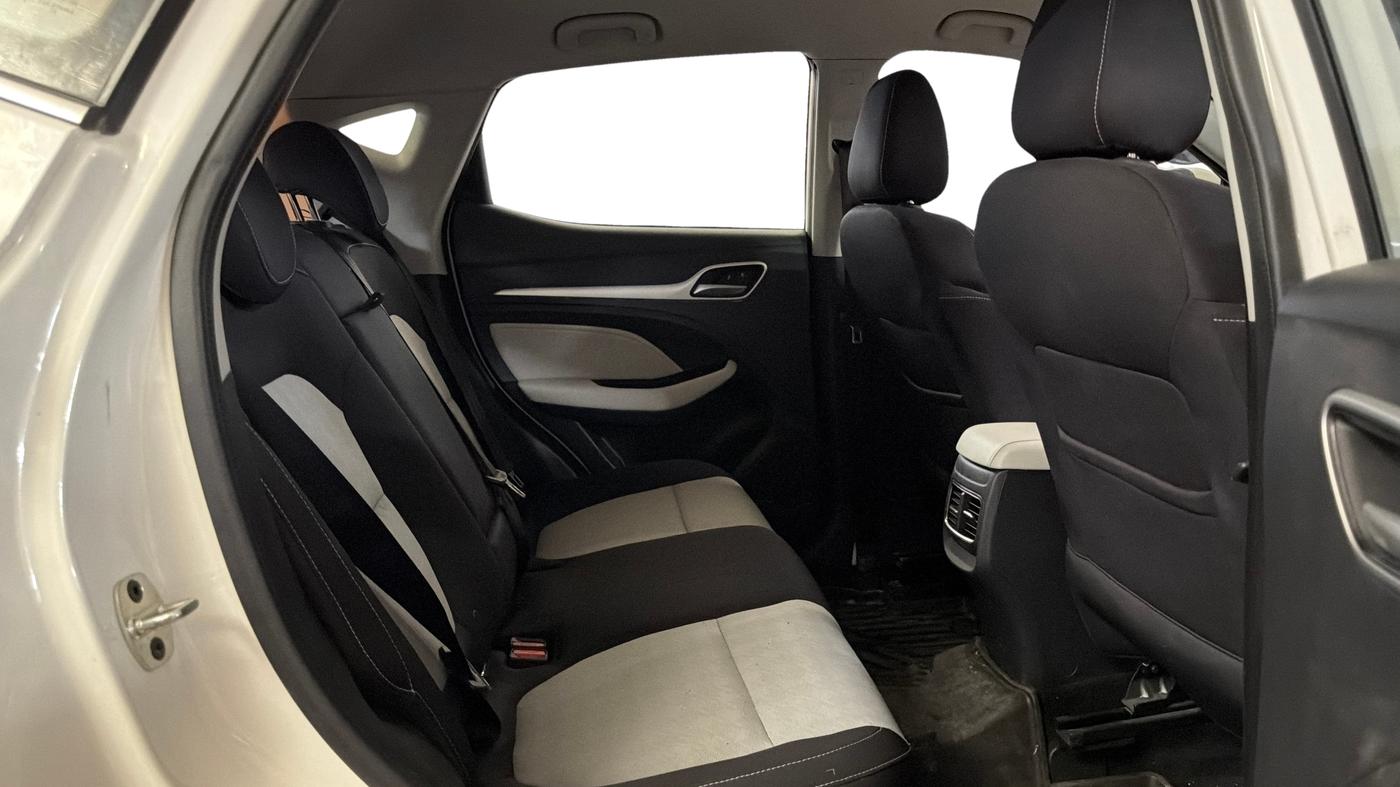 2024 MG ASTOR Sprint 1.5 MT (Ivory), Petrol, Manual, 26,973 km, Right Side Rear Door Cabin
