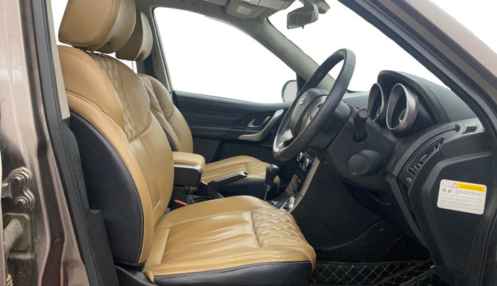 2018 Mahindra XUV500 W11 AT, Diesel, Automatic, 84,090 km, Right Side Front Door Cabin