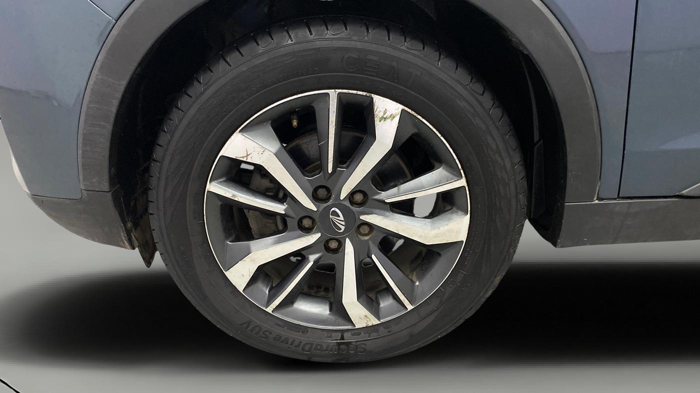 2019 Mahindra XUV300 W8 (O) 1.5 DIESEL, Diesel, Manual, 87,440 km, Left Front Wheel