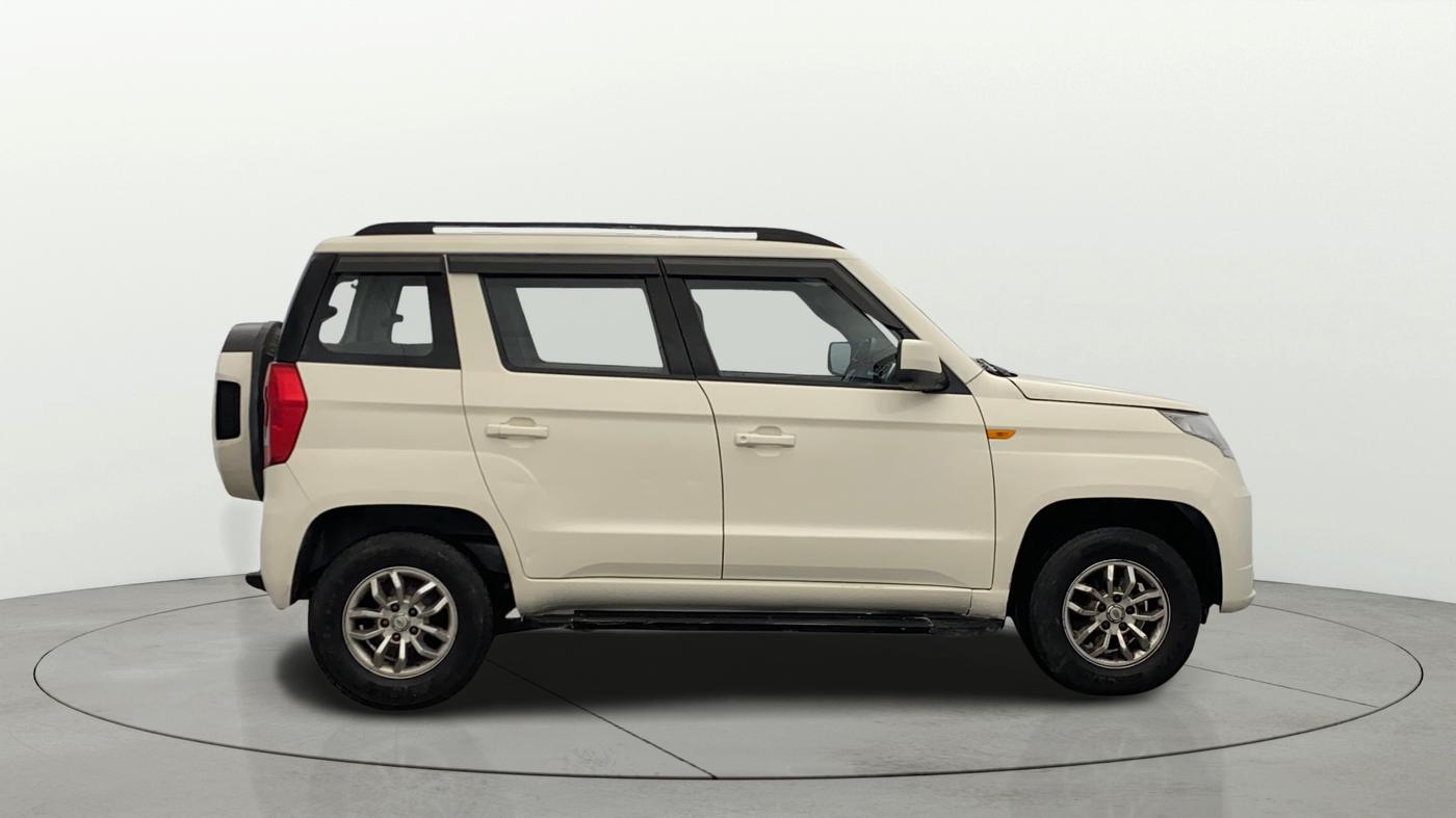 2017 Mahindra TUV300 T8, Diesel, Manual, 87,345 km, Right Side View