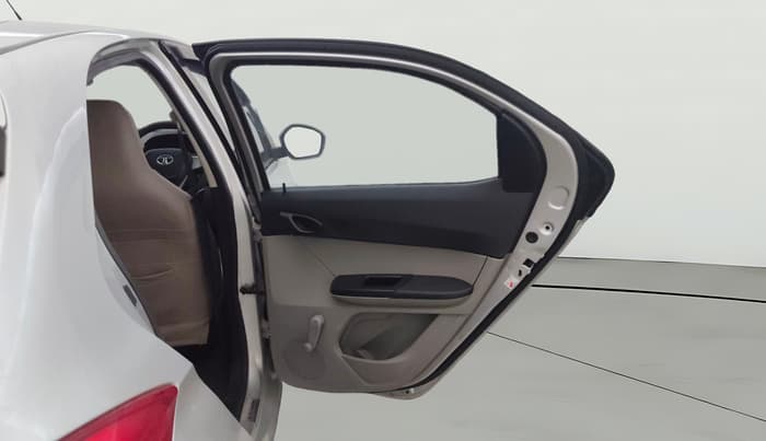 2016 Tata Tiago XE PETROL, CNG, Manual, 1,03,129 km, RHS Rear Door