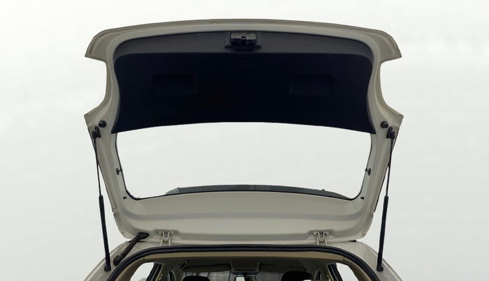 2016 Volkswagen Polo HIGHLINE1.2L, Petrol, Manual, 97,298 km, Boot Door Open